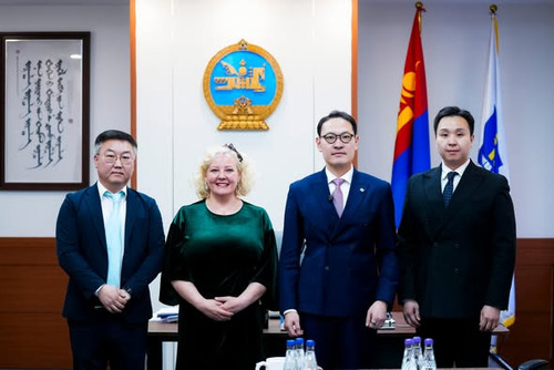 ЭРҮҮЛ МЭНДИЙН САЙД Э.БАТШУГАР НҮБ-ЫН ХҮҮХДИЙН САНГИЙН МОНГОЛ УЛС ДАХЬ СУУРИН ТӨЛӨӨЛӨГЧ БЕАТЕ ДАСТЕЛЫГ ХҮЛЭЭН АВЧ УУЛЗЛАА